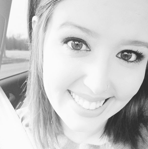 Meet your Posher, Cortney - Picture 2 of 2